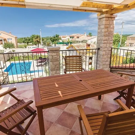 Holiday home Family Friendly House With A Swimming Pool Gajana, Fazana - 15385