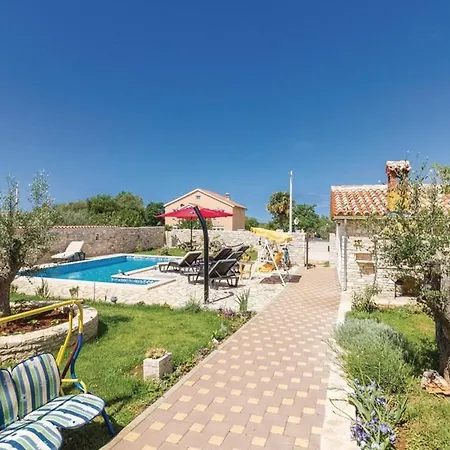 Holiday home Family Friendly House With A Swimming Pool Gajana, Fazana - 15385